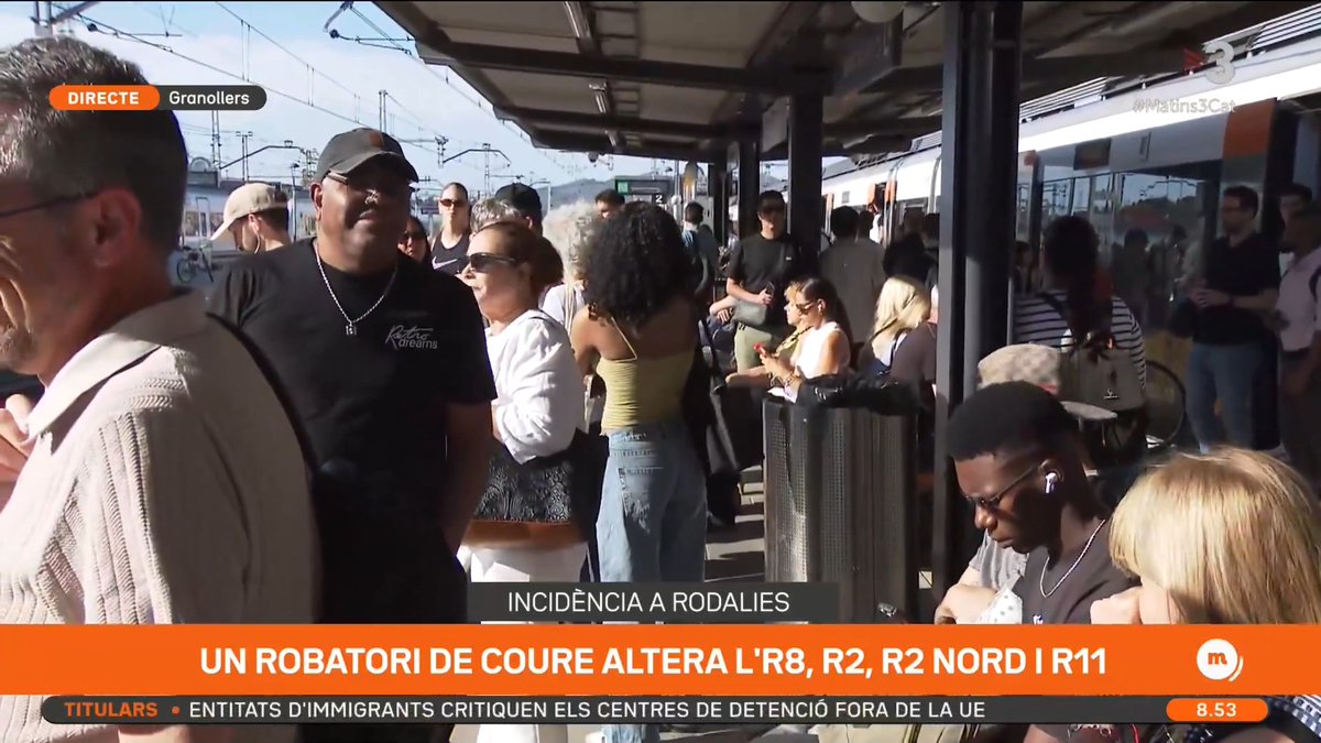 Andanes plenes a Granollers pels retards en diverses línies de Rodalies per un robatori de coure que també interromp l'R8. L'última hora ens la porta Paula Núñez Gubert #Matins3Cat
