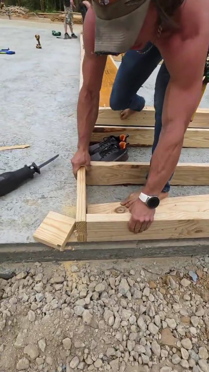 I don't think this is the solution to a wrong cut. What is this guy doing.