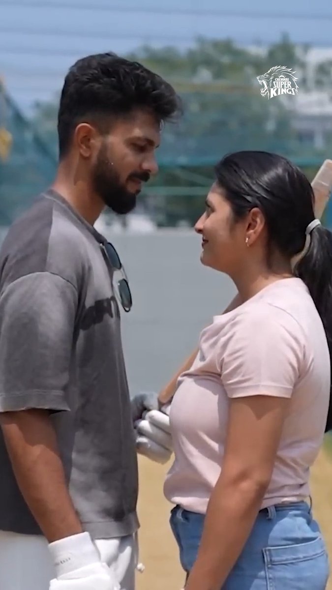 Scared of fast bowlers? Nah! Wait till you meet Rutu's lovely (and slightly scary) fast bowler 😉💛 #WhistlePodu #SuperCouple