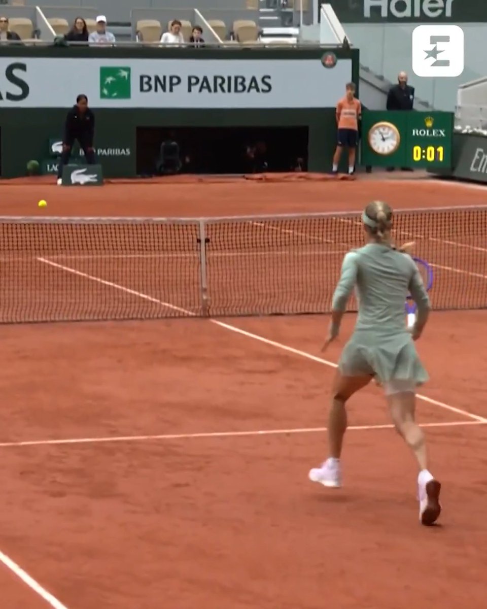 𝐓𝐑𝐎𝐂𝐇𝐄̨ szczęścia na początek 😅 Taśma pomogła Mai Chwalińskiej 🤏 #RolandGarros
