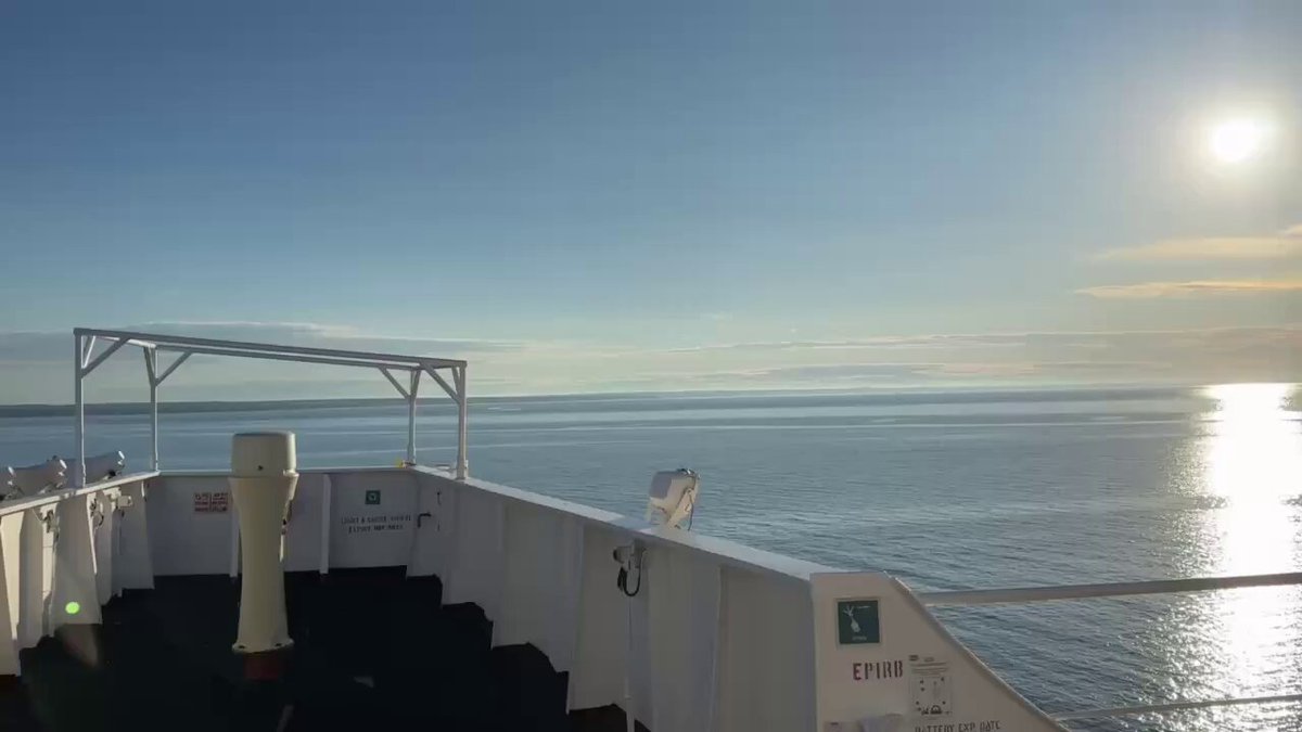 🇺🇦🦅 Ukrainian FP-1 drone skimmed a few meters above the water in the Gulf of Finland during a morning strike on St. Petersburg today.