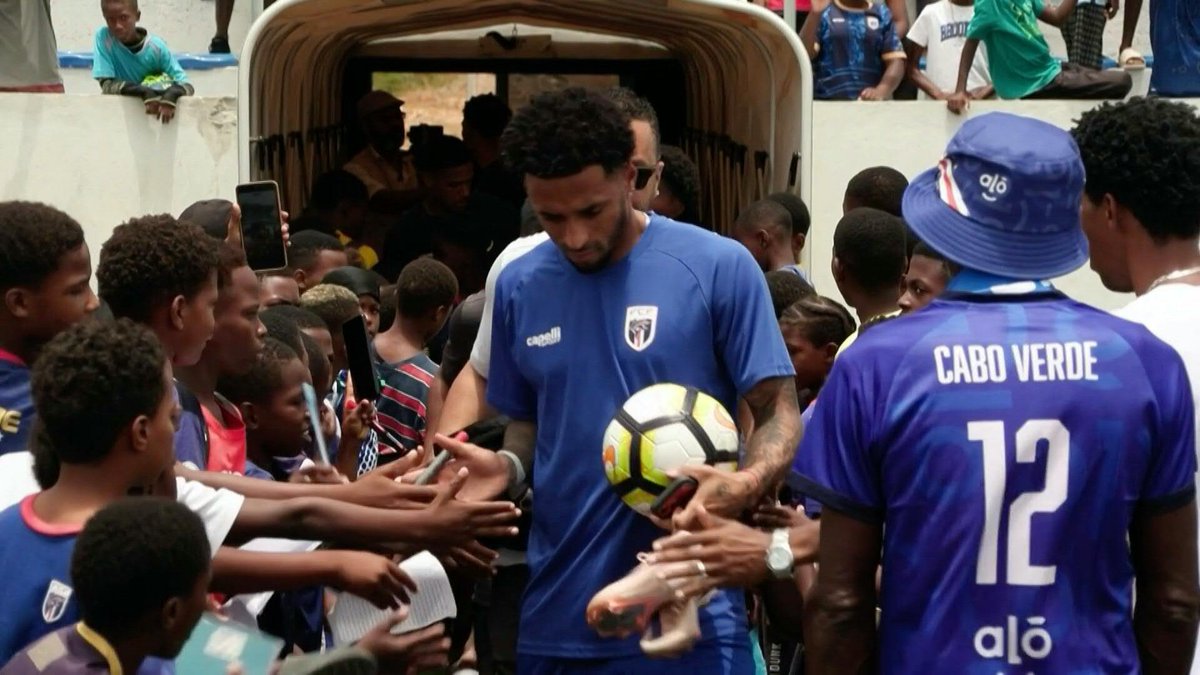 🇨🇻 ⚽ Cape Verde, a small country dreaming big ahead of its first World Cup Cape Verde prepares to make history at its first-ever World Cup. Before heading to the United States, its players train across the volcanic archipelago, greeted by jubilant supporters.