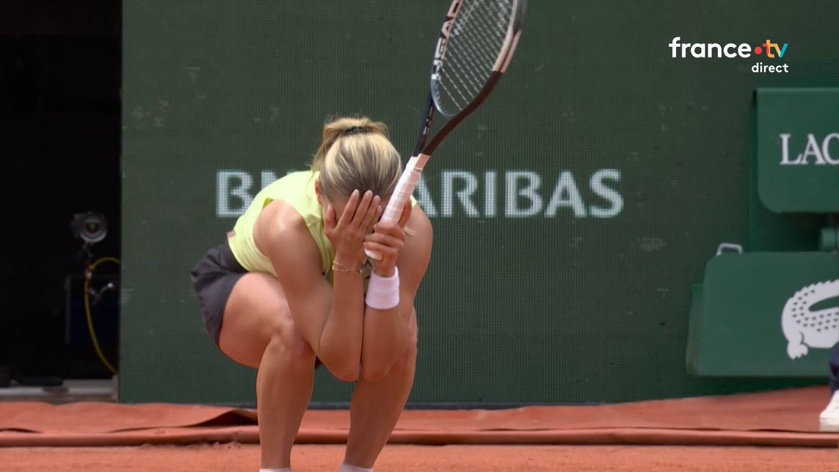 LA PLUS GRANDE SURPRISE DU TOURNOI SE NOMME MAJA CHWALINSKA 🇵🇱 La Polonaise remporte son 8e match d’affilée en sortant des qualifications pour atteindre les demi-finales de #RolandGarros 114e en début de tournoi, elle assure son entrée dans le TOP 30. 🤯