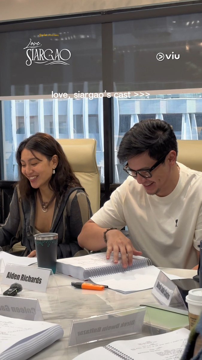 Who said table reads have to be serious? 😂📖 Just the #LoveSiargao cast being their fun and chaotic selves 😆🌴 #AldenRichards #NadineLustre #KimJisoo #KylineAlcantara #GabLagman #ColeenGarcia #KakkiTeodoro #AdrianLindayag #AZMartinez #VinceMaristela #ChristopherDiwata #ViuOriginal