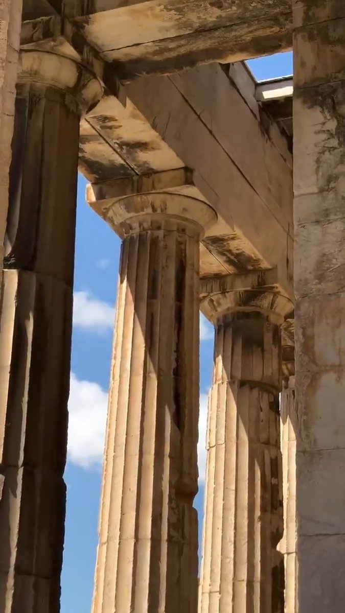 Standing for over 2,400 years, the Temple of Hephaestus is one of Athens’ best‑preserved Doric temples. Walking around it feels like stepping straight into ancient Greece 🇬🇷 (clip by natalie.adevik)
