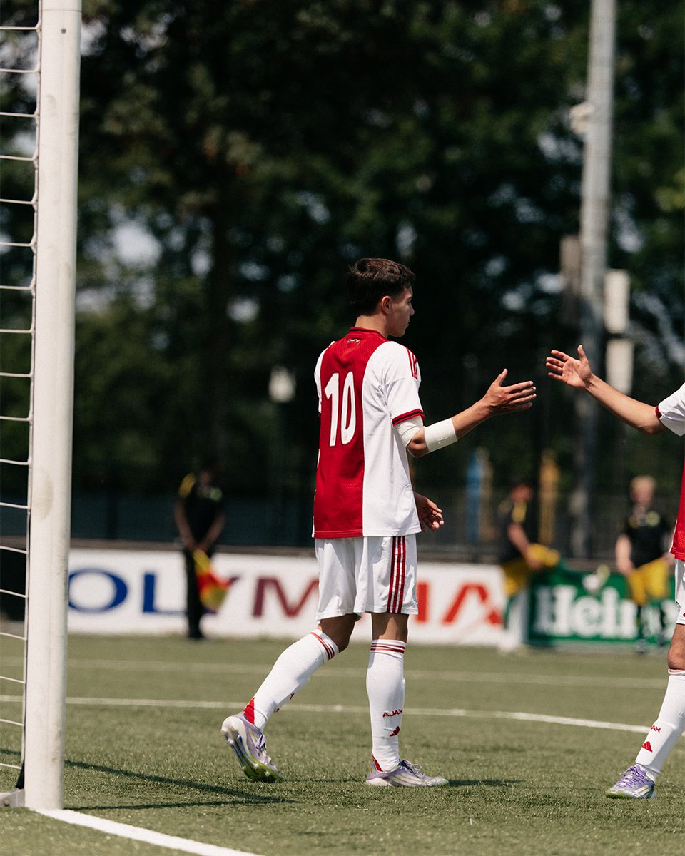 A technically accomplished finish by Charly van Oosterhout for Ajax U16 👀 #ForTheFuture