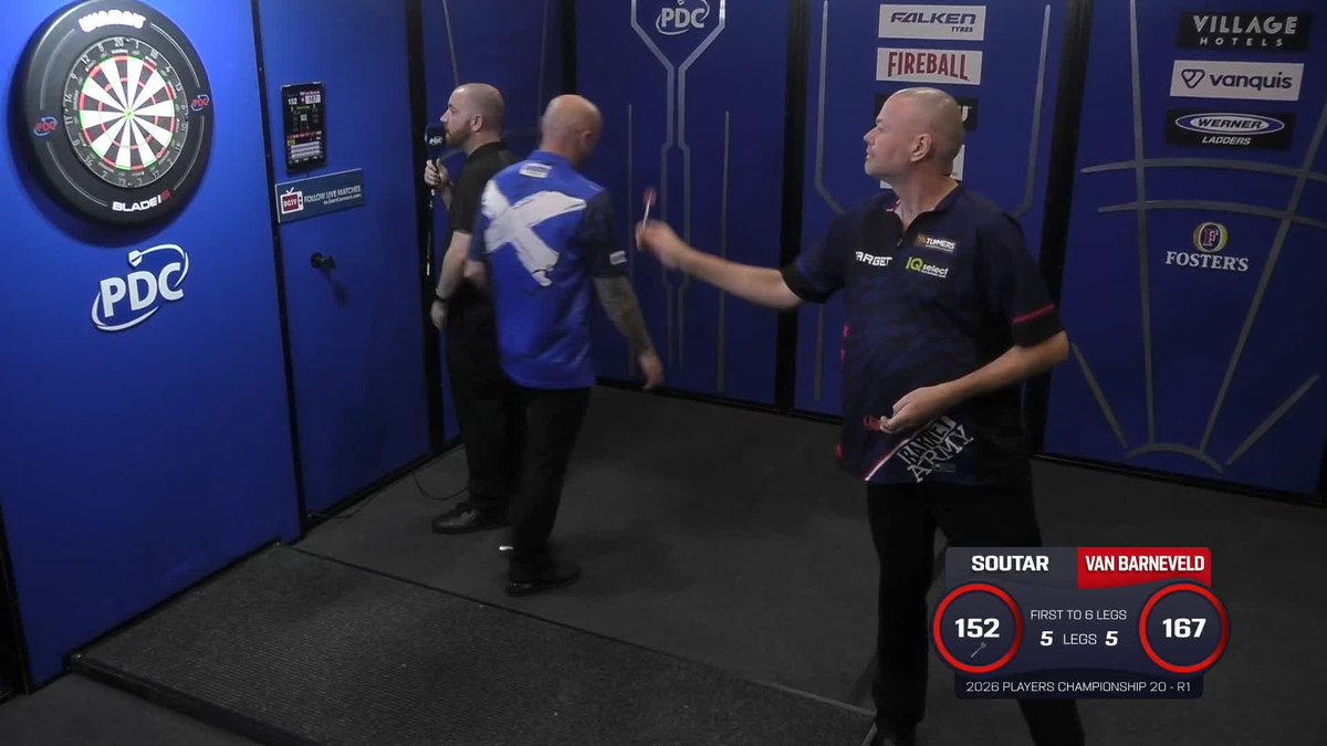 BARNEY SURVIVES 🤯 Having led 5-1, Barney was pegged back to 5-5 but pins the middle of the bull to scrape through against Alan Soutar! 📺 #PC20