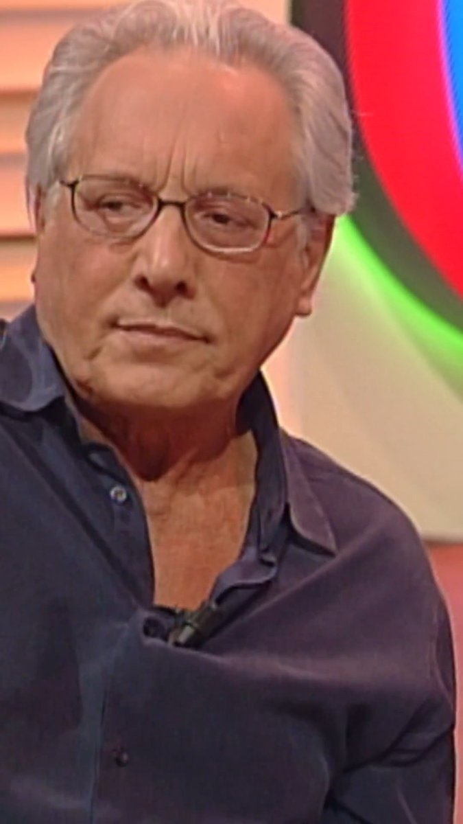 Una puntata "milanese" con il grande Enzo Jannacci, il cui stretto dialetto meneghino è tradotto in simultanea da un'interprete d'eccezione, Silvia Annichiarico. "Meno siamo meglio stiamo - Revisited" con @renzoarboreofficial stasera #3giugno in prima serata su Rai5.