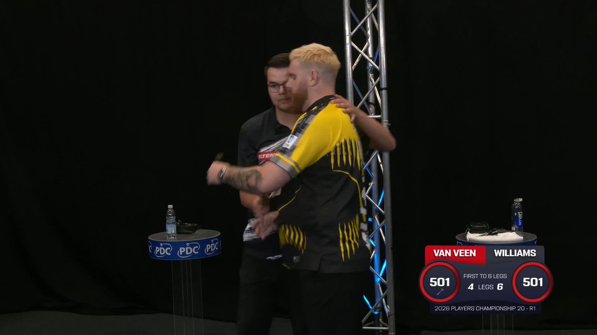SHAGGY SINKS VAN VEEN! Scott Williams produces a superb 11-darter to condemn Gian van Veen to back-to-back opening round exits in Milton Keynes! 📺 #PC20