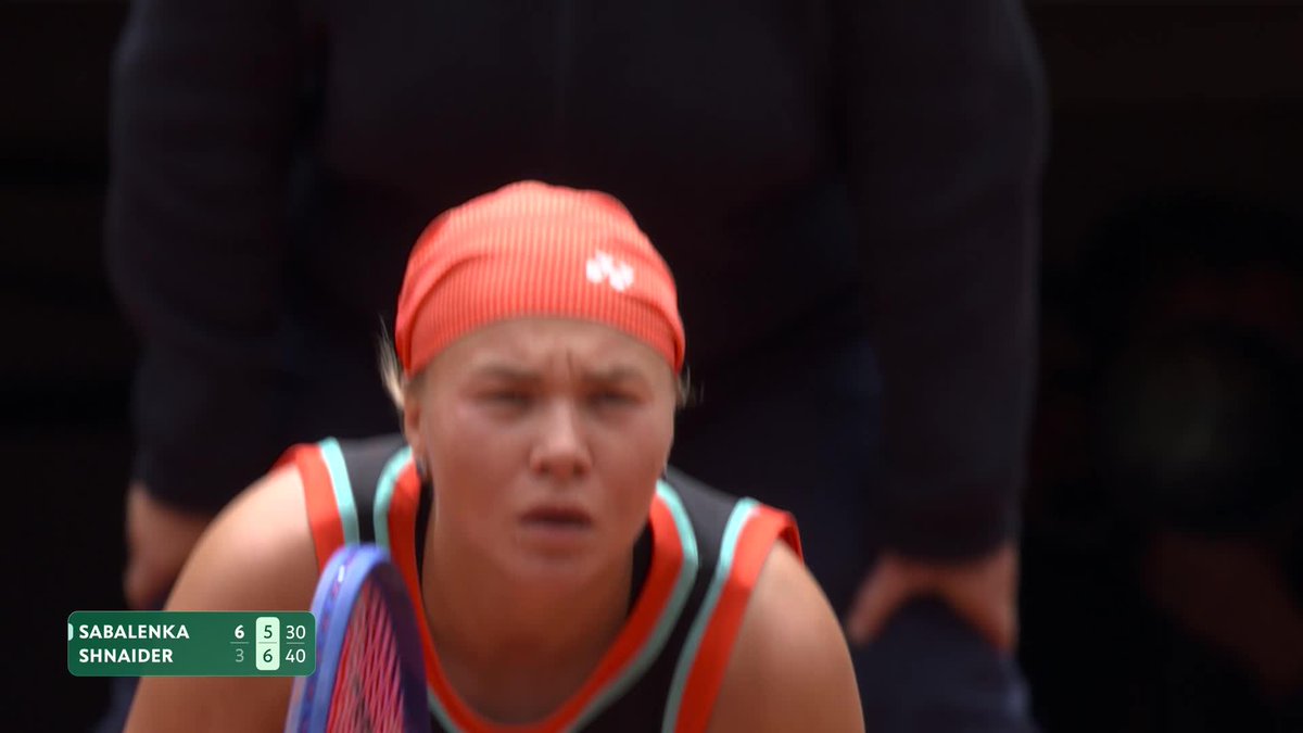 Diana Shnaider is the first to take a set off Sabalenka 👀 #RolandGarros