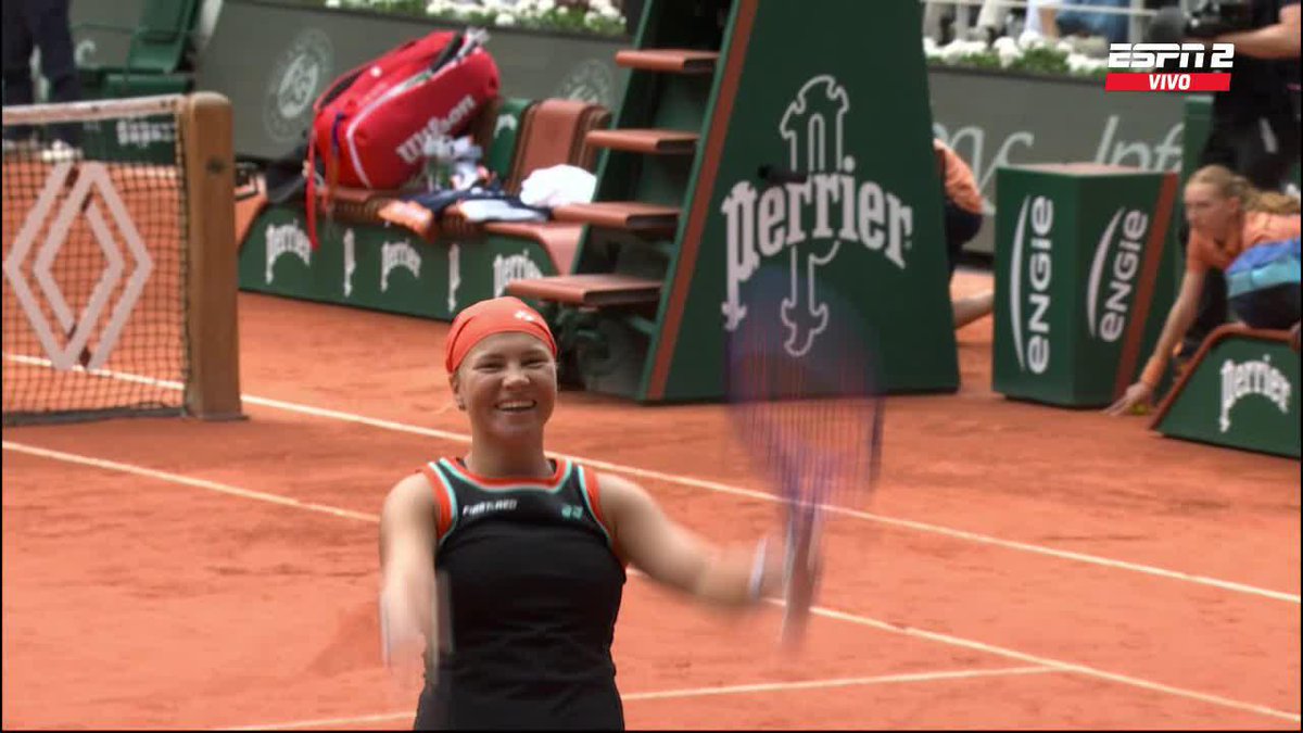 ¡LO HIZO! ¡SHNAIDER ELIMINÓ A LA MÁXIMA FAVORITA DEL TORNEO! 📺 Mirá #RolandGarros en el Plan Premium de Disney Plus.