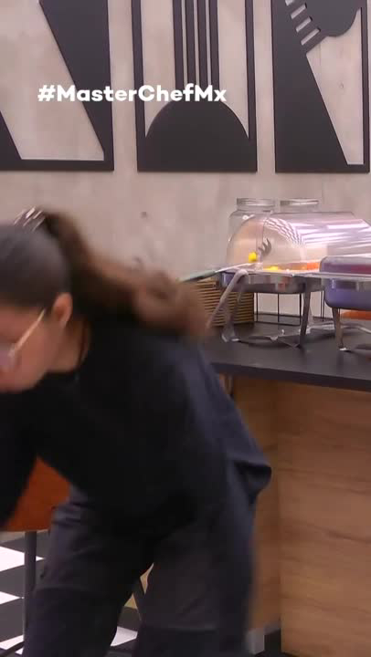 Carmen y Michelle casi se vomitan con el desayuno ¿será que mejor ellas se cocinen su propia comida? #MasterChefMx 24/7, lunes a viernes 8:30 p.m. y domingos 8:00 p.m. por #AztecaUno. 📺 Acceso Total en #DisneyPlus. 📲
