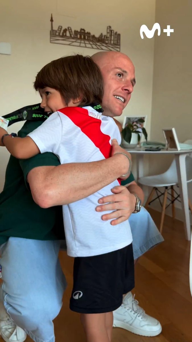 El niño que nos enamoró a todos. 🥹❤️ El día que Lucas conoció a Isi Palazón, 𝒆𝒍 𝒄𝒂𝒍𝒗𝒊𝒕𝒐 𝒅𝒆 𝒕𝒓𝒆𝒔 𝒍𝒆𝒕𝒓𝒂𝒔 𝒆𝒏 𝒔𝒖 𝒏𝒐𝒎𝒃𝒓𝒆. ISI PALAZÓN CAMACHO. Rayo Vallecano Movistar Plus