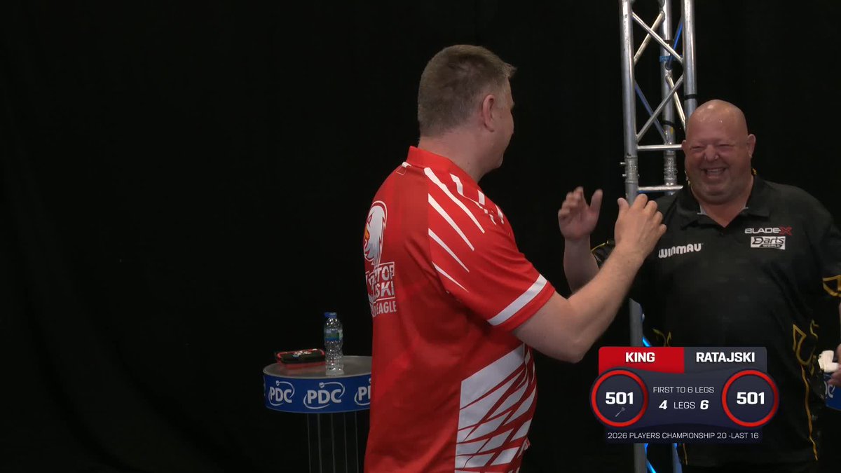 RATAJSKI HOLDS HIS NERVE! Krzysztof Ratajski defies some late doubling woes to defeat a tenacious Mervyn King and seal his spot in the #PC20 quarter-finals! 📺 #PC20