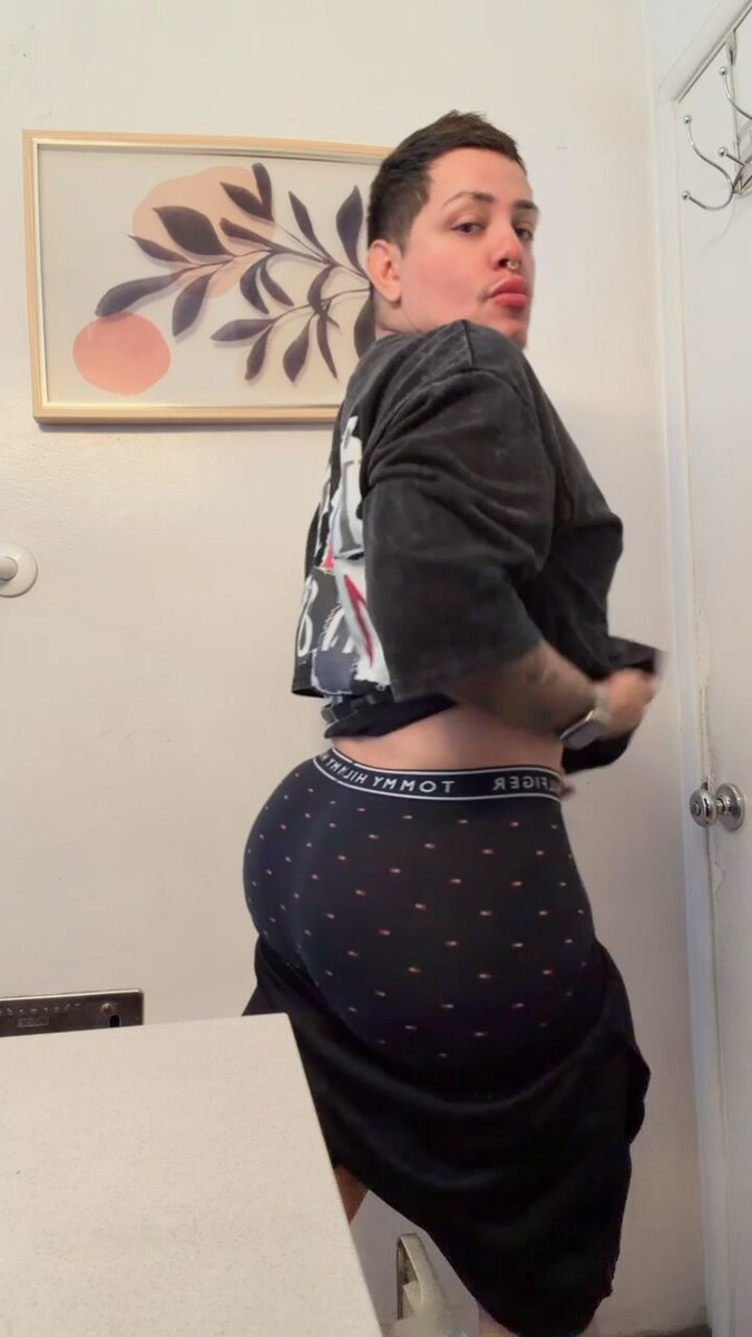 Rt if you think I got a huge fat ass😘😍 Rt if you would fuck me