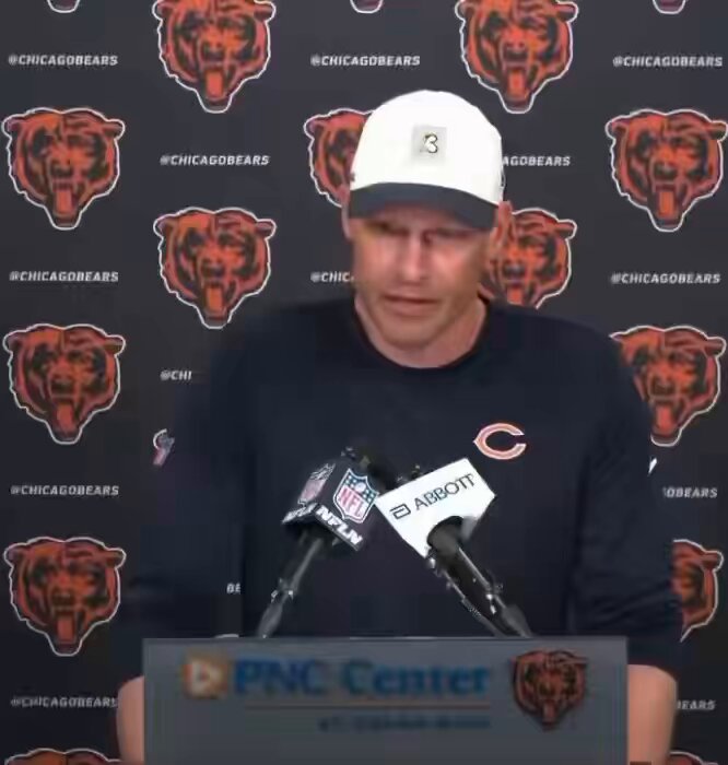 🚨🚨THIS IS WILD🚨🚨 #BEARS HC BEN JOHNSON WAS PISSED OFF WITH A REPORTER BECAUSE HIS PHONE KEPT RINGING IN THE MIDDLE OF THE PRESSSR. “Does somebody want to take the phone away so I'm not interrupted again. Thanks.” Ben has never been this angry 😳😳😳