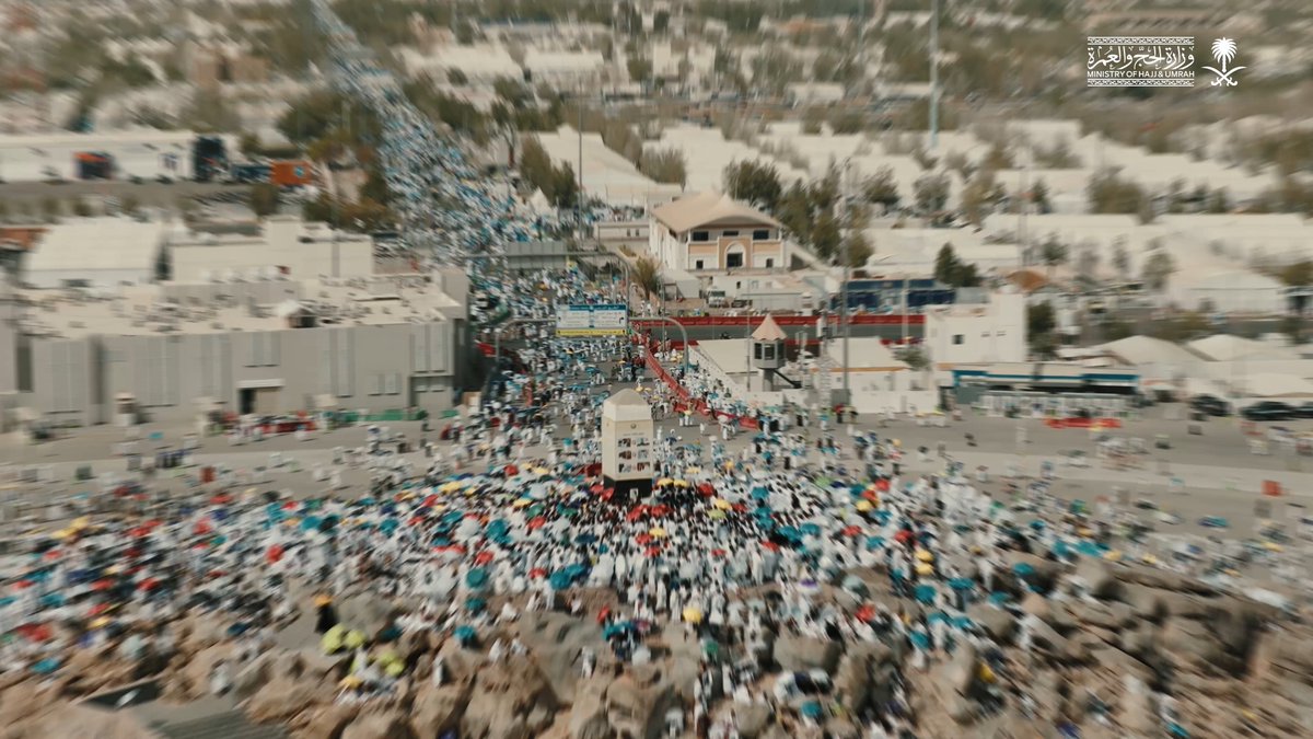 خلف كل مشهدٍ مهيب… تفاصيل صغيرة صُنعت بعناية؛ ليبقى الحج رحلةً يسودها اليسر والسكينة. #نجاح_موسم_الحج #حج_1447هـ #حياكم_الله