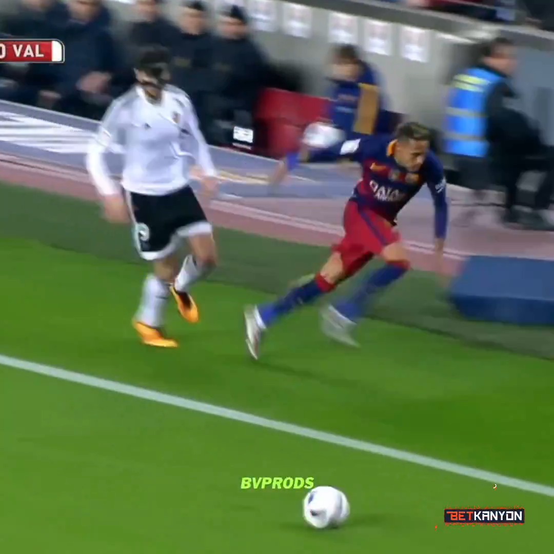 Neymar, kendisini saha dışına iten futbolcunun gururuyla oynuyor