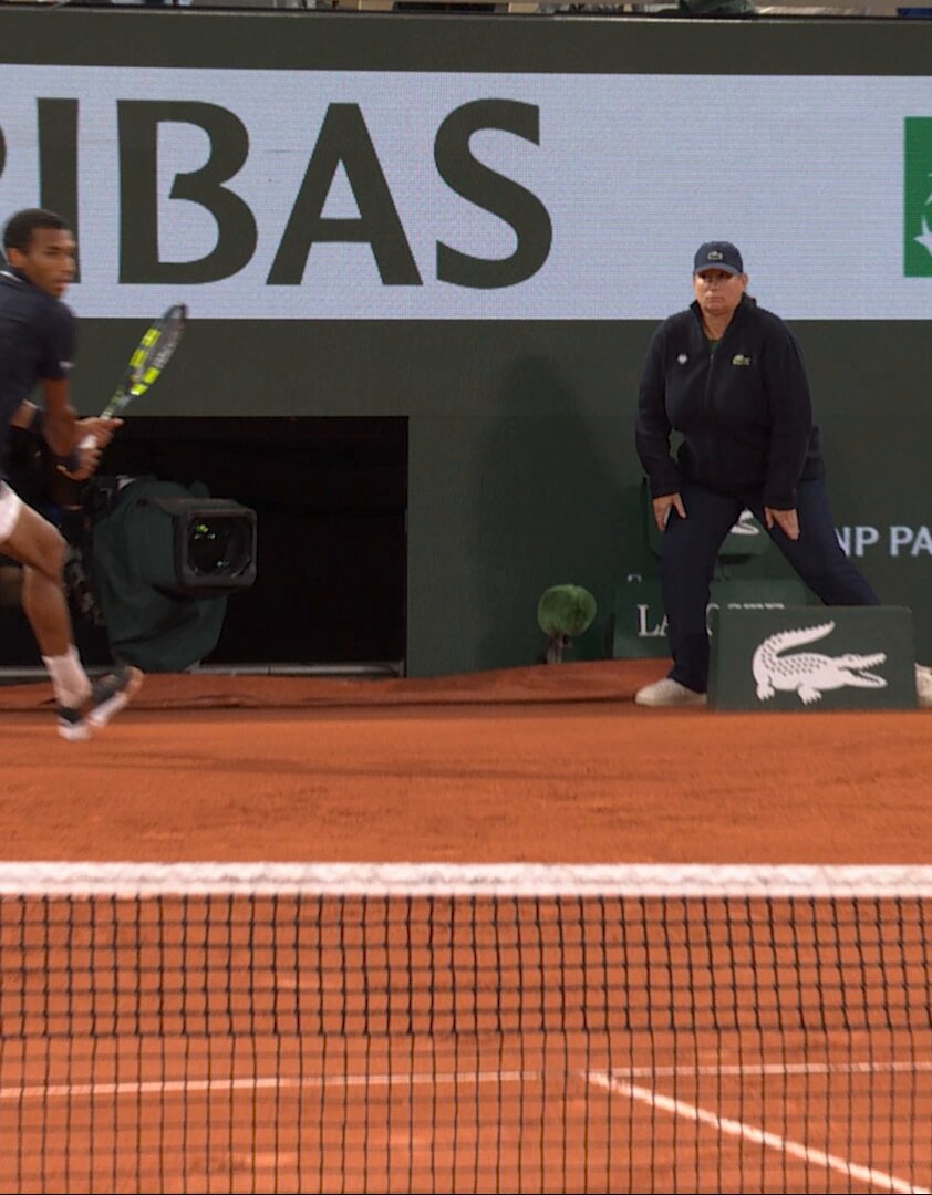 Point of the day, right down the line by FAA 🔥 #RolandGarros