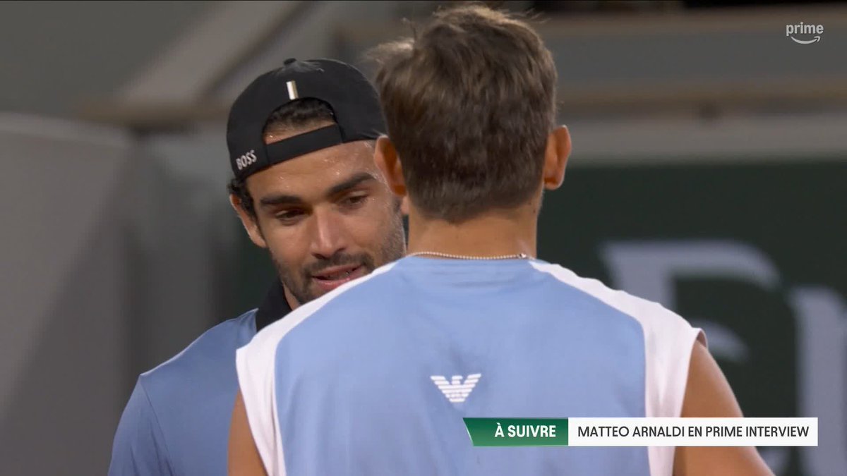 😥 Les images très touchantes de Matteo Berrettini, la tête basse et les yeux embués de larmes 🇮🇹 On espère revoir Matteo très vite sur les courts 🙏 #RolandGarros