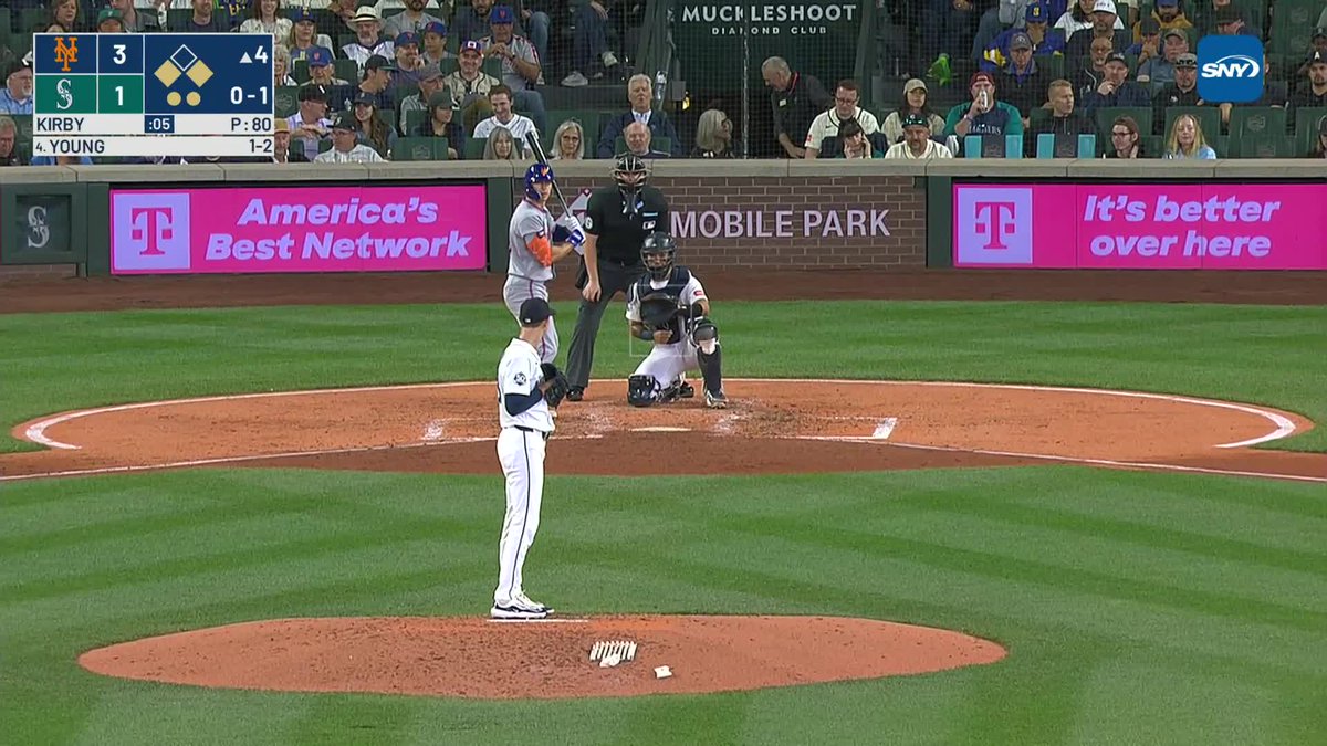 The Mets execute the double steal to perfection to plate another run!