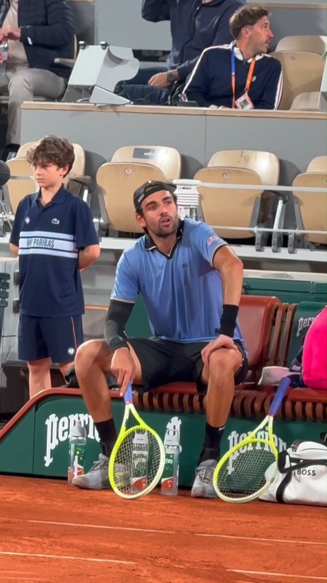 😓😓😓 Visto desde pista lo de Berrettini duele hasta más... #RolandGarros