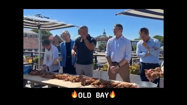 Was happy to welcome Laura Kelly, @andybeshearky, @mattmeyerde, and @spanbergerforva to Annapolis to walk them through how to correctly crack crabs 🦀