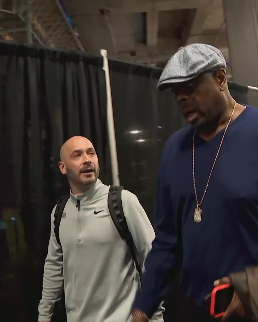 GAME 1 READY. The Knicks arrive at Frost Bank Center in San Antonio for Game 1 of the NBA Finals 📍