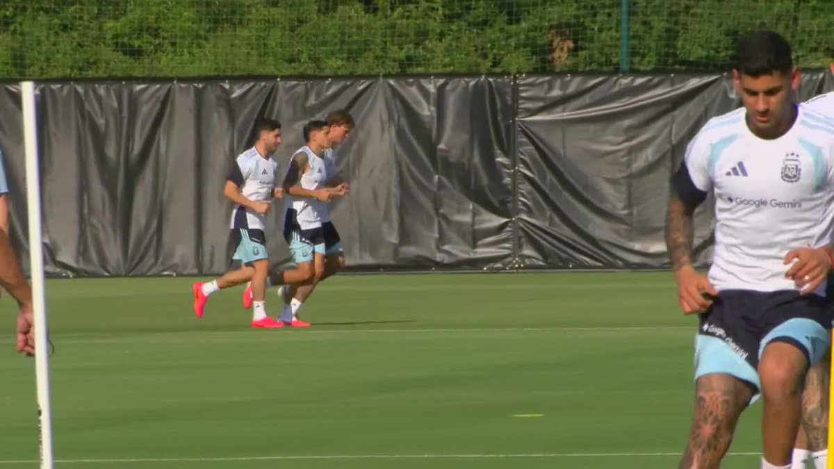 ALEJADOS DEL PLANTEL: Nico Paz, Nahuel Molina y Gonzalo Montiel entrenan diferenciados y en otra cancha.