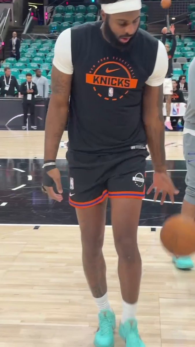 Mitchell Robinson shooting free throws after hand surgery before Game 1 of the NBA Finals 😯