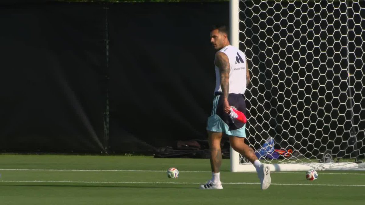 ¡HOLA LEANDRO! Primer día de Paredes en el entrenamiento de la Selección Argentina. El jugador de Boca entrena diferenciado con Paz, Molina y Montiel.