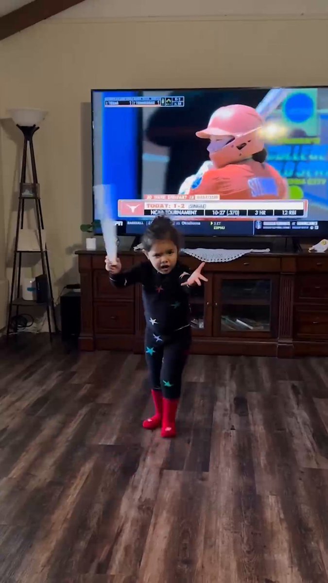 This little Texas fan is bringing big WCWS energy 🔥 (via lcelizondo/IG) Watch the #WCWS Finals at 8 PM ET on ESPN and the ESPN App 🍿
