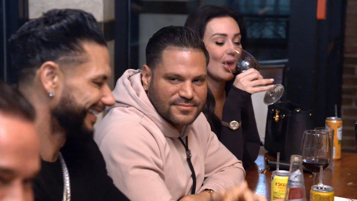 who approved these applications at an Ivy League school? 😭🎓 JERZDAY is almost here! Tune into an all-new #JSFamilyVacation TOMORROW at 8p on MTV! 📚