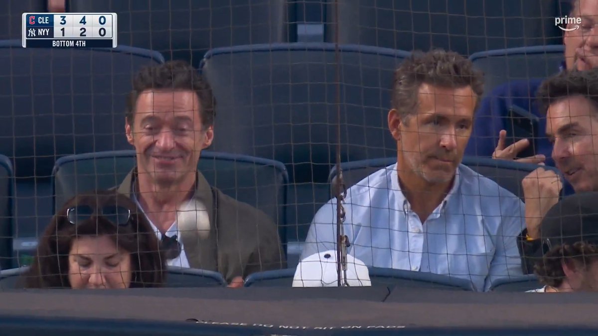 Hugh Jackman and Ryan Reynolds are at the Yankees game tonight 🤩