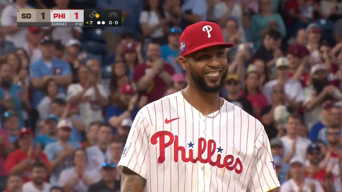 ¡El público en Citizens Bank Park ovacionó a Cristopher Sánchez tras terminar su histórica racha! 👏 Fueron 50.2 innings sin permitir carreras.