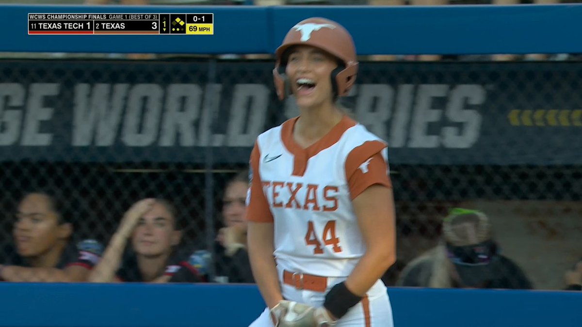 THE TEXAS FIGHT IS SHOWING UP EARLY 🔥 Texas Softball is up big in the first 😤