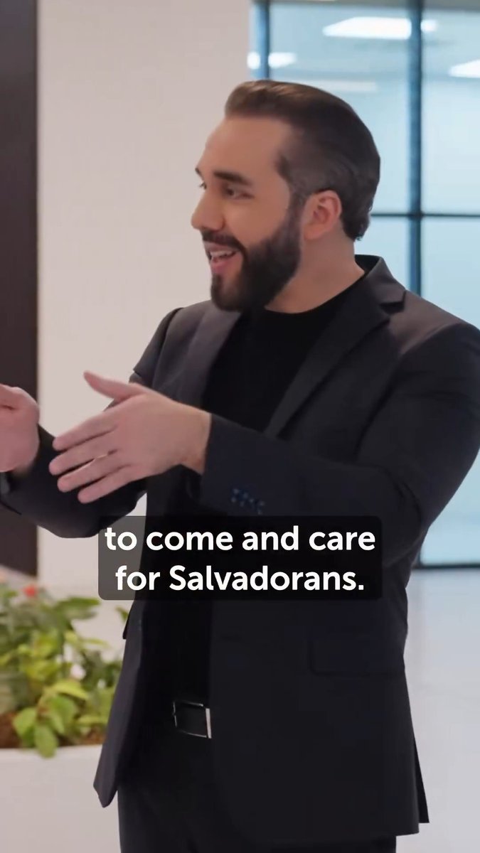 For the New National Hospital, we hired 3,200 people: 3,000 Salvadorans and 200 specialists from other countries. Why? I explain it here in 1 minute.