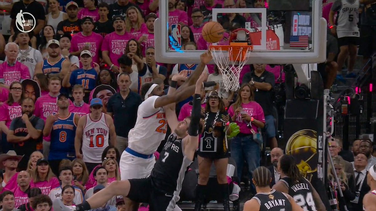 MITCHELL ROBINSON THROWS IT IN OVER LUKE KORNET 😲 #NBAFinals Game 1 | NOW on ABC and the ESPN App 🏆