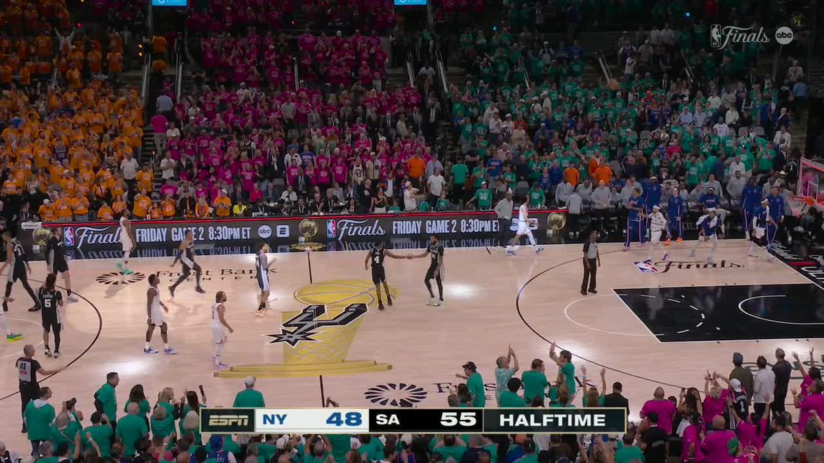 WHAT A SPURS SEQUENCE ๐ฑ Champagnie hits the three and Wemby blocks the shot to end the half.
