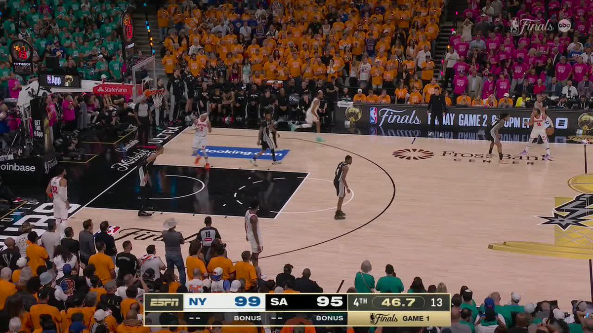 Jalen Brunson clutch with under a minute left 😲 The Knicks take Game 1 in San Antonio!