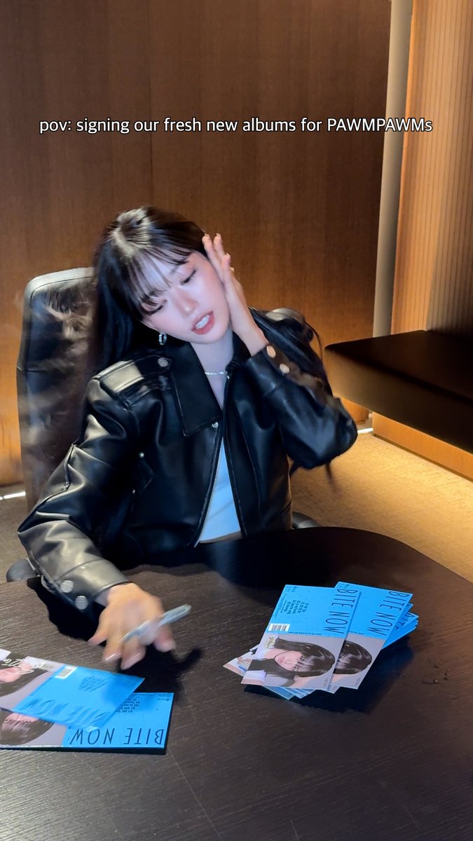MEOVV THE 2nd EP ALBUM [BITE NOW] SIGNED ALBUM - TBLshop NOW! 🔗KR : 🔗EN : 🔗CN : 🔗JP : #MEOVV #미야오 #BITENOW #THEBLACKLABEL #TBLshop