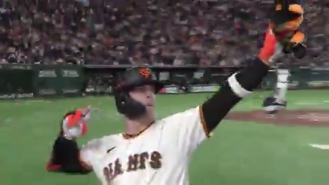 変化球を捉えた センターのカメラマン席へ キャベッジ 同点ソロホームラン ⚾️巨人×オリックス #ジャイアンツ #だったらDAZN