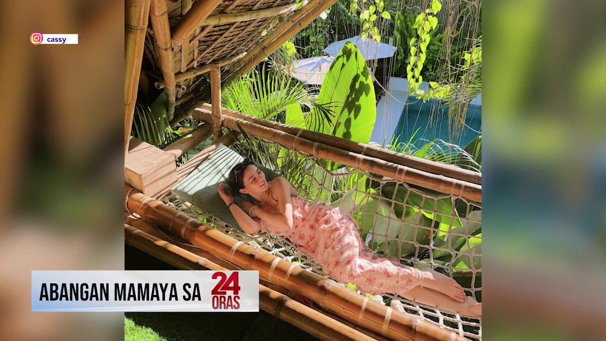 THE WHO ANG KASAMA SA IAO? 🏝️ Usap-usapan online ang bakasyon ni Cassy Legaspi sa Siargao kung saan spotted siyang may mga kasamang foreigner. Tanong ng netizens, ano ang real score? Sasagutin 'yan ni Cassy sa 24 Oras mamayang 6:30 PM.