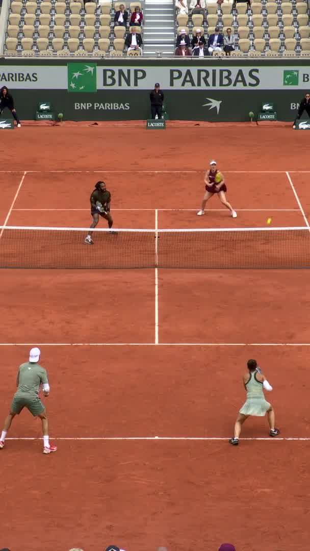 That's how you celebrate a point! #RolandGarros
