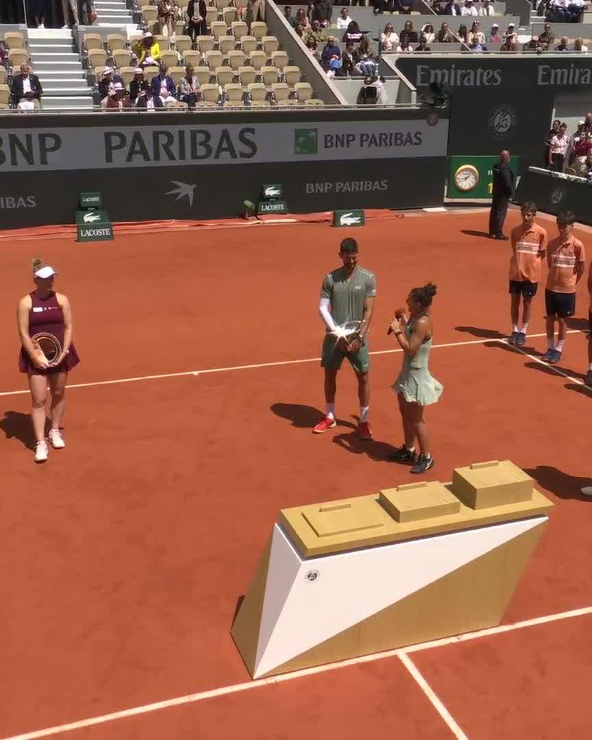 Sara Errani with nice words to her "best friend" Andrea Vavassori 🥹 #RolandGarros