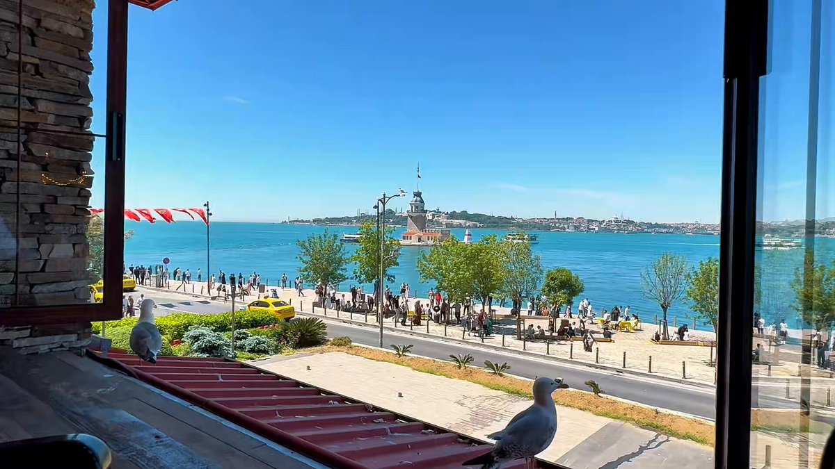 İBB, kafe ve çay bahçesi işgali altındaki Üsküdar Salacak Sahili’ni yeniledi. An itibariyle Salacak Sahili❤️