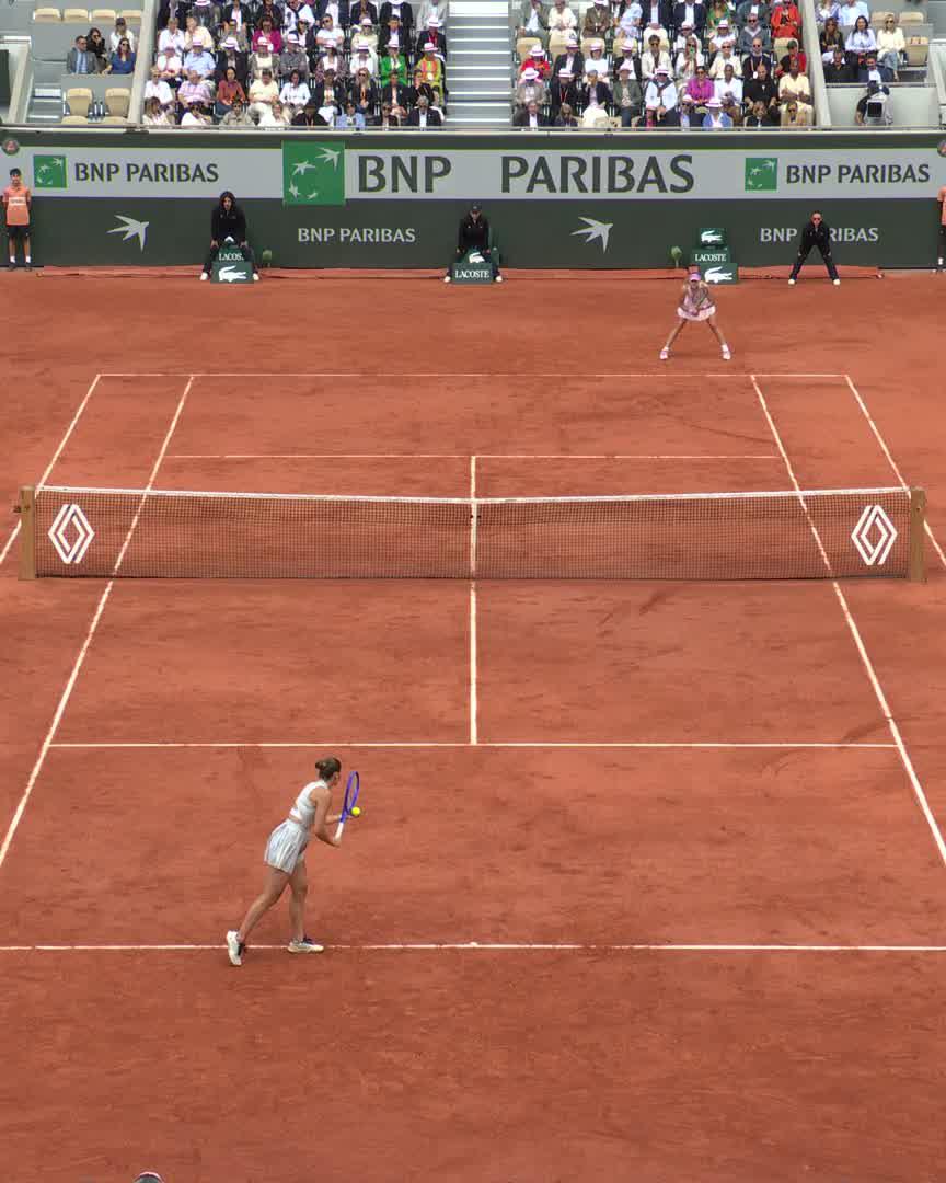 IN. THE. ZONE 🔮 Mirra Andreeva with one set away from her first Grand Slam final ✨ #RolandGarros