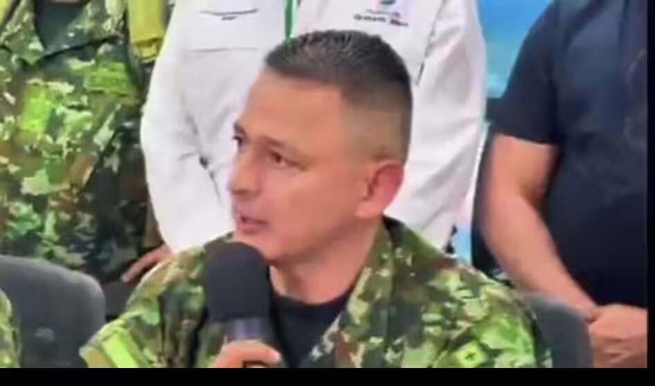 Por estas declaraciones, el gob Petro sacará del Ejército al Gr Rodríguez, subjefe de operaciones de las FFMM. Un soldado de la patria que se atrevió a denunciar la carnetización de grupos ilegales para que voten a favor del candidato del pdte. ¡Miserables! Cc Abelardo De La Espriella