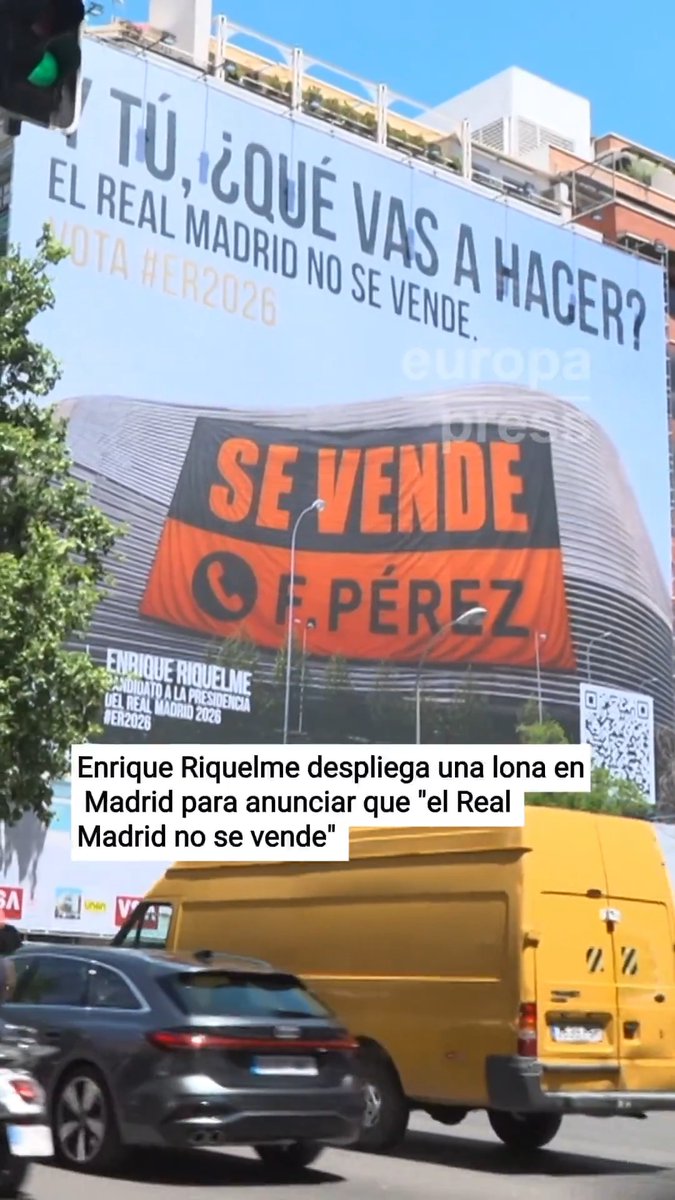 Enrique Riquelme despliega una lona en Madrid para anunciar que "el Real Madrid no se vende"