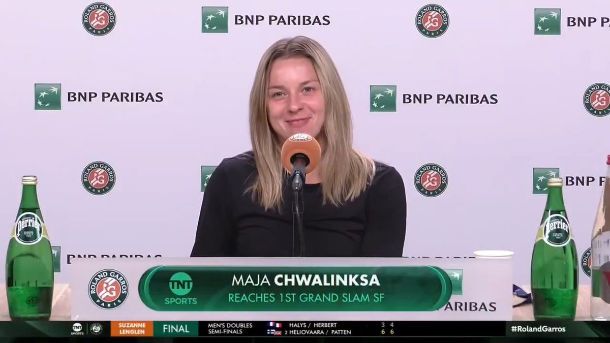 Chwalinksa had issues with her hotel booking after her unexpected bid into the semis 😅 Watch the #RolandGarros Semifinals on TNT, truTV, & HBO Max 🎾